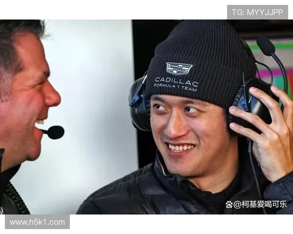 周冠宇的冰箱里只有蛋白粉和冰水，连瓶可乐都找不到