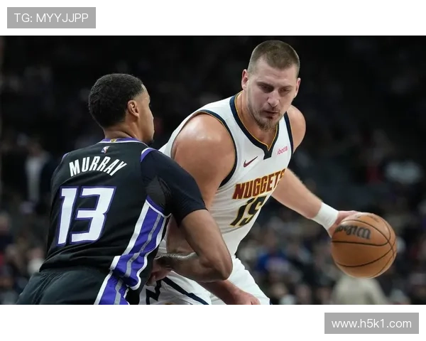 威廉姆斯挡拆制造错位，成队内换防核心压制约基奇