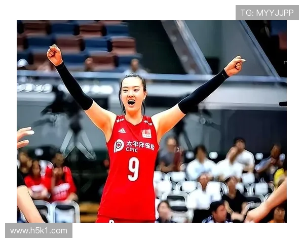 张常宁在家撸铁的样子，比红毯还狠