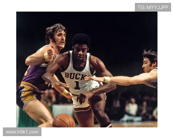 奥斯卡·罗伯特森助攻篮板双核对比乔丹拉开组织效率差距