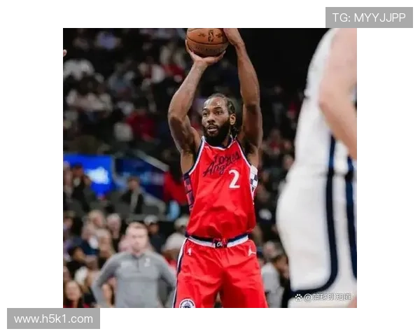 伦纳德利用挡拆威胁拉开防线提升关键时刻得分效率