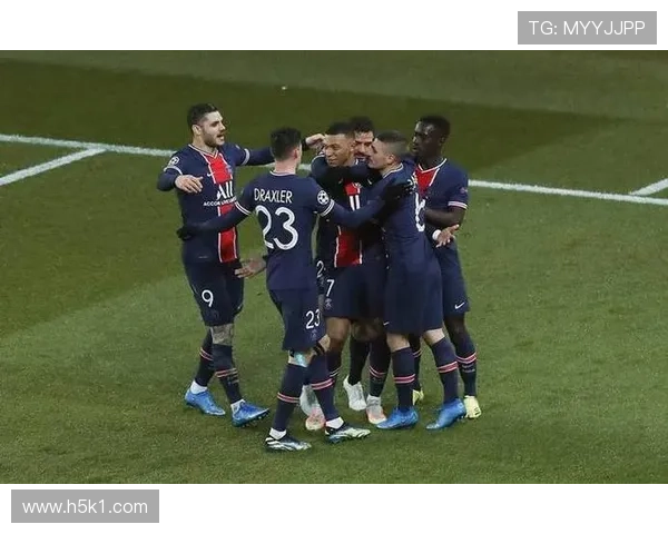 巴黎圣日耳曼越踢越依赖边路：当前赛季战术调整对中路组织能力的影响体现